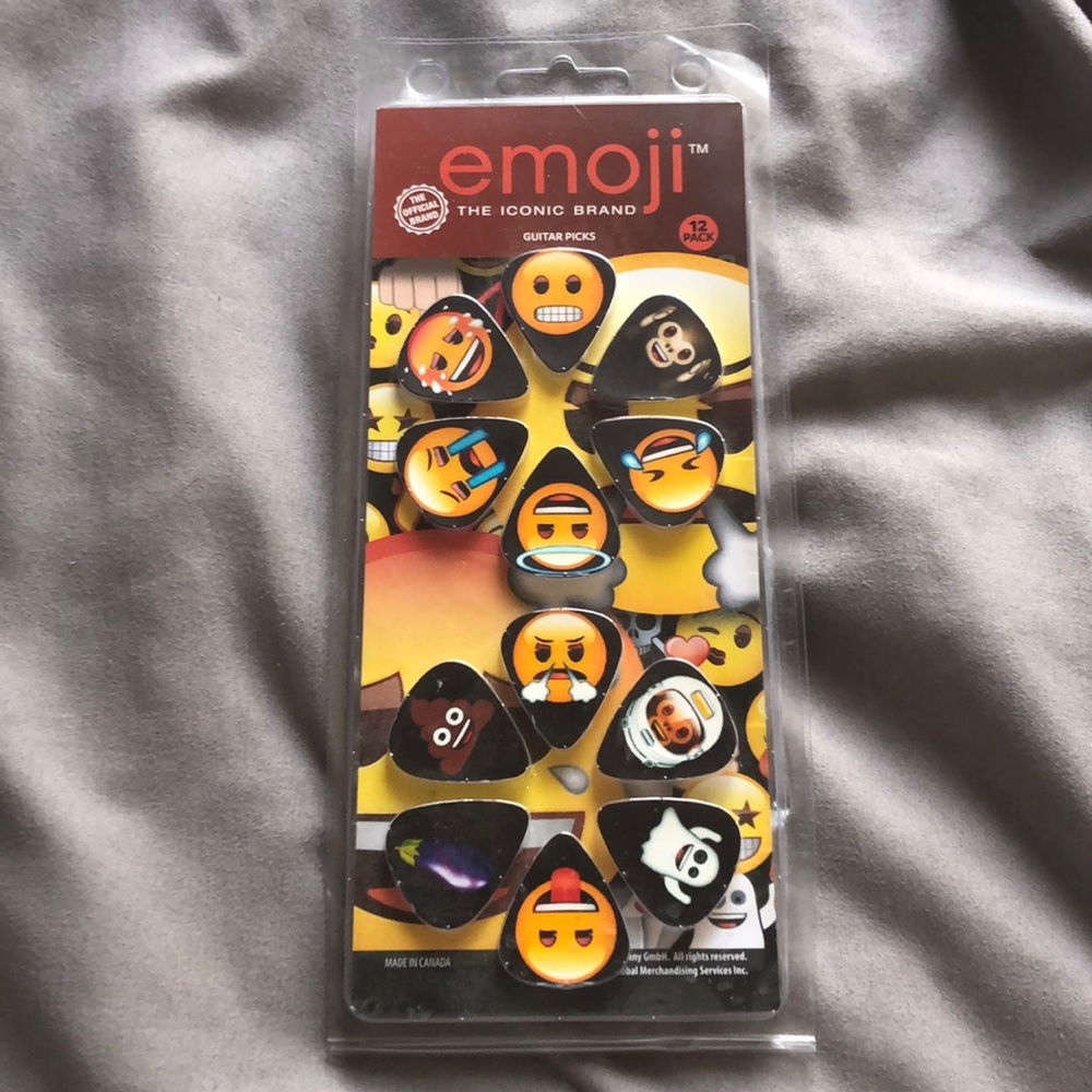 EMOJI GUITAR PICKS!!
